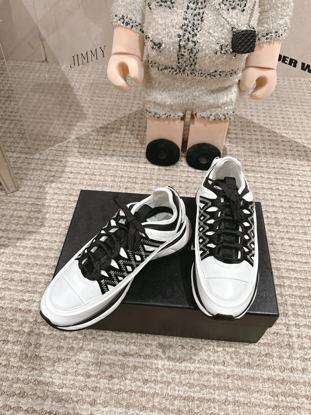 Factory price: 640💰Chanel Chanel dad shoes, for men and women - top casual sports shoes in the counter. This classic design; the upper is electro-embroidered with a variety of techniques; the outsole is fashionable and sporty; it is unusual to incorporate a variety of color matching elements... The diversified mix and match is very good-looking and versatile, and can be used for leisure, fashion, sports and outdoor... ꫛꫀꪝ Go➫ Material: ❶Upper used: Original imported first-layer silk cowhide + original waterproof cloth + original first-layer cowhide ❷Inner lining: original sheep lining ❸Outsole based on: original T men's shoes 💰U combination outsole Counter boutique packaging complete set for women, code number: 35–41 (customized 40, 41)